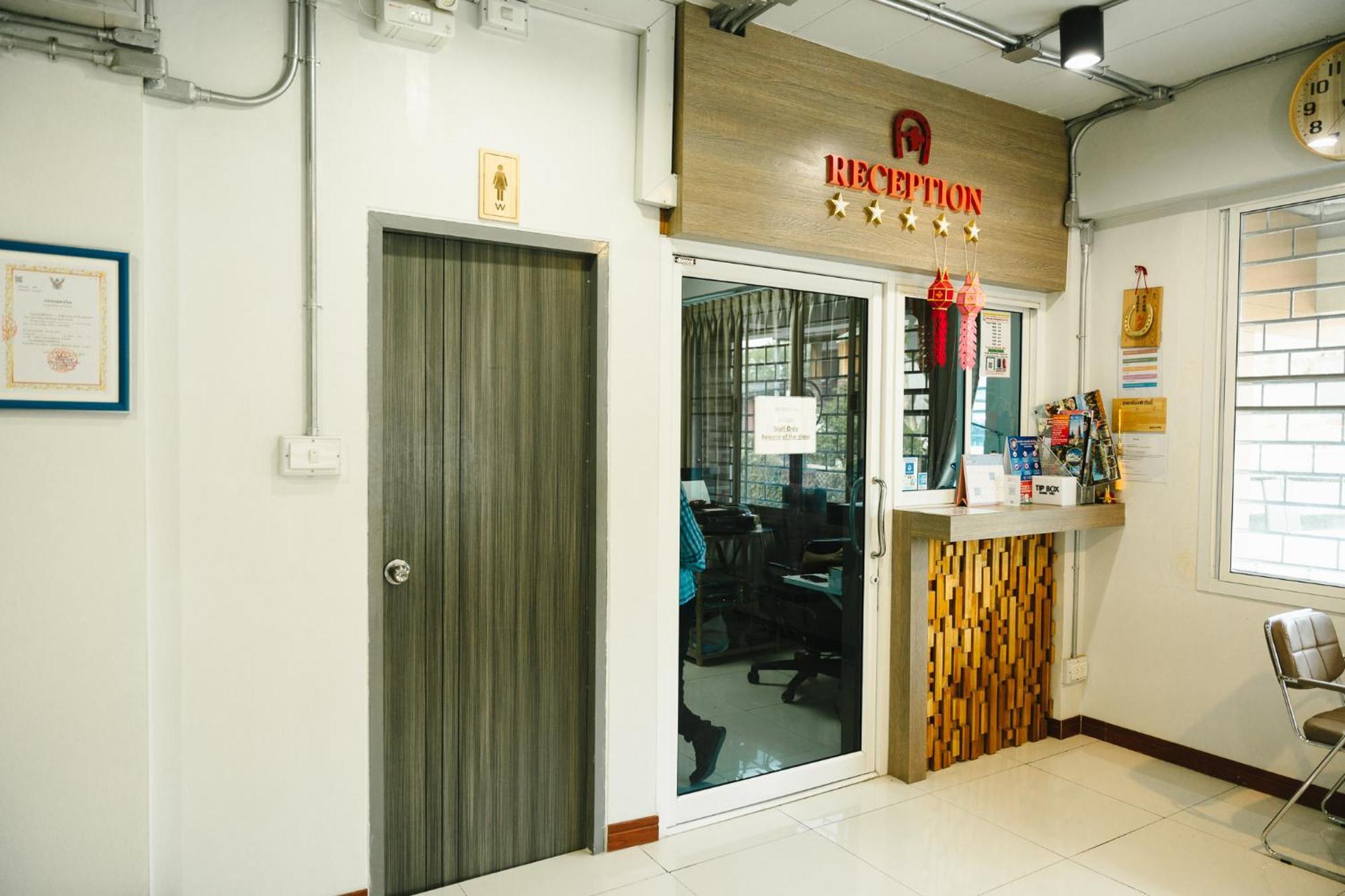The Ten Hotel Thippanate Chiang Mai Exteriör bild